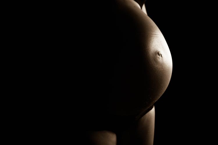 Babybauchfotos im Fotostudio